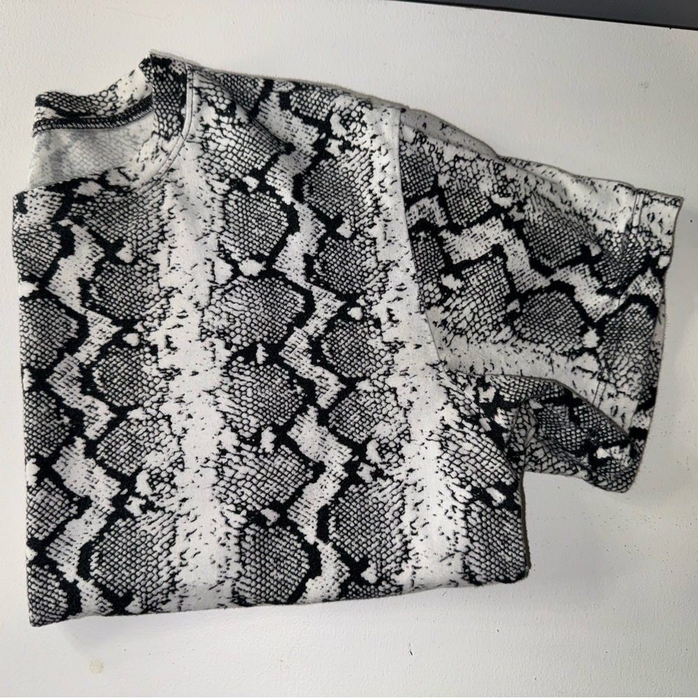 Hollister Boxy Women’s Snake Skin TShirt